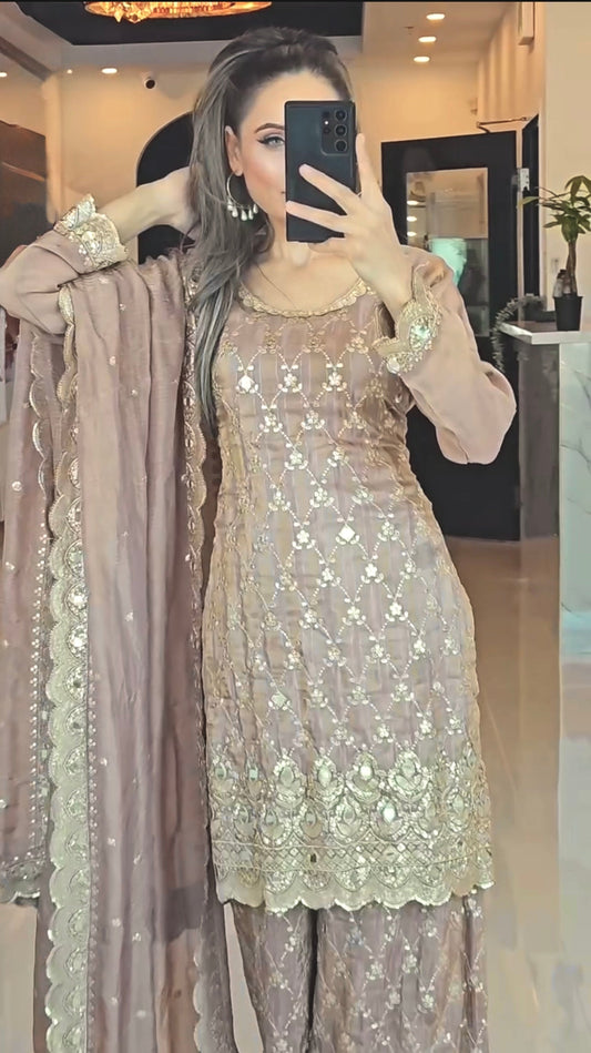 Golden Grace A Timeless Touch of Elegance KF-839