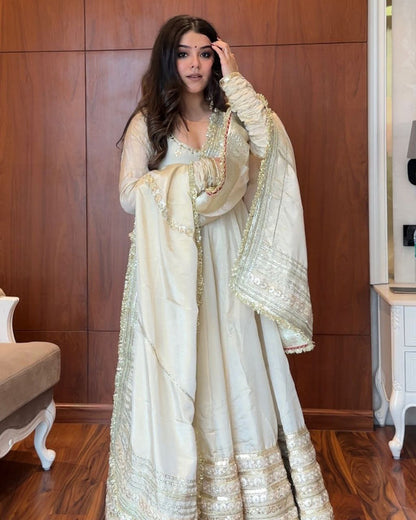 NARGISH OFF WHITE COLOUR TRENDING ANARKALI SUIT SET